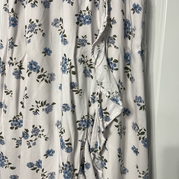 EUC Hollister Dress - Picture 2 of 5